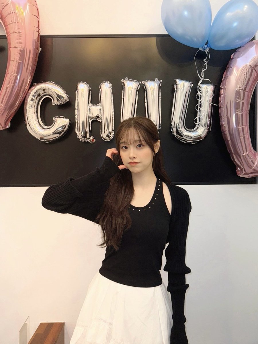 Behind-the-scenes cut of Chuu
