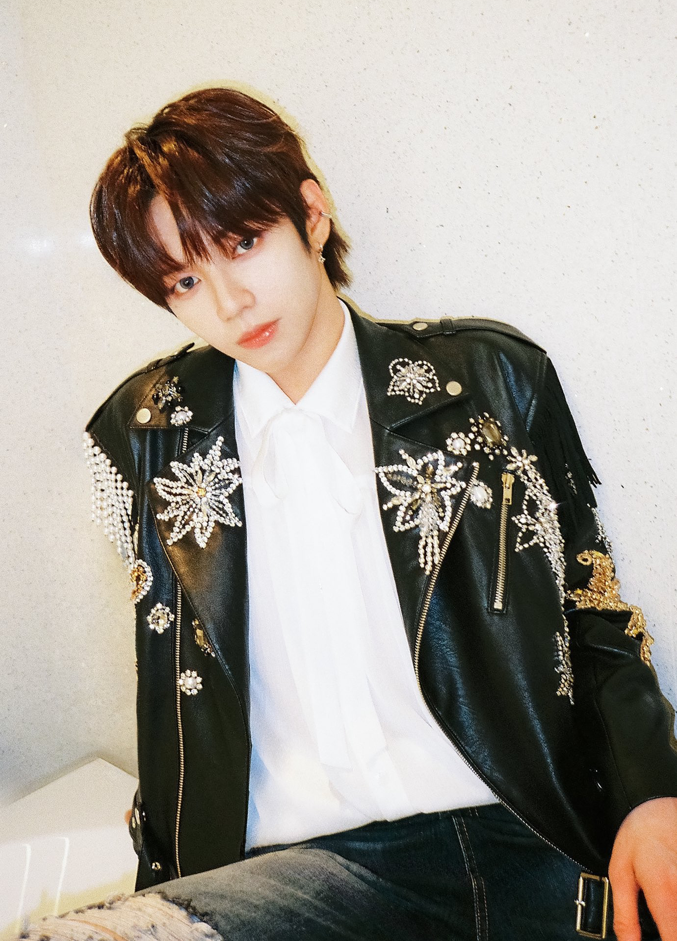 Behind-the-scenes cut of JL (AHOF)