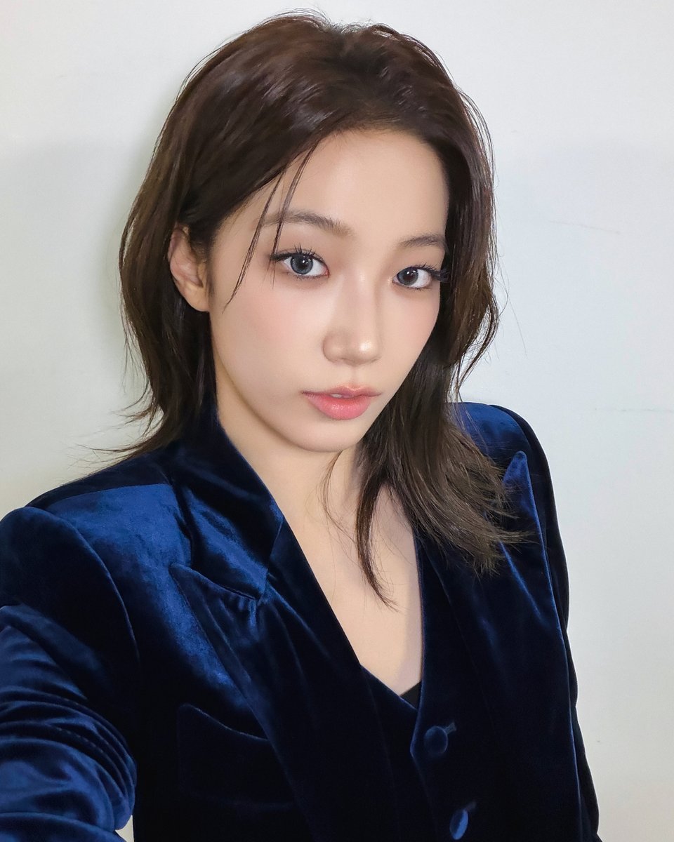 Behind-the-scenes cut of LE SSERAFIM