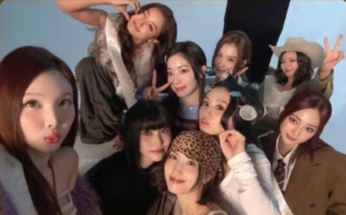 Foto terbaru Momo (TWICE)