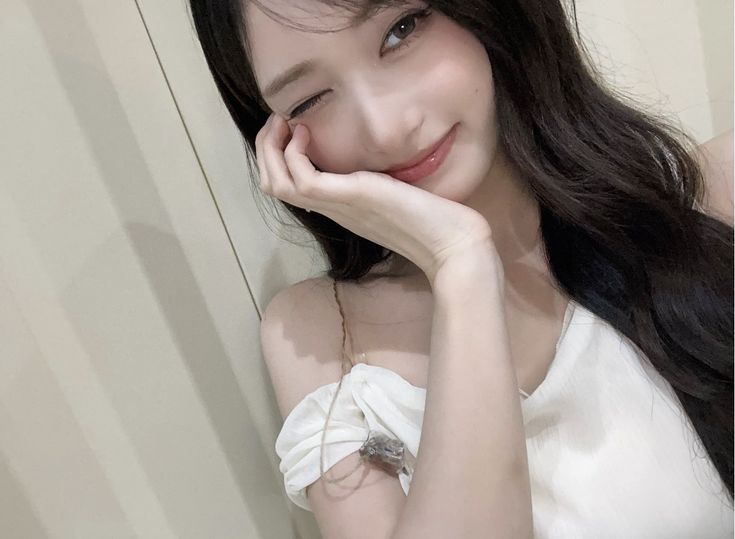 Recent activity shot of Leeseo (IVE)