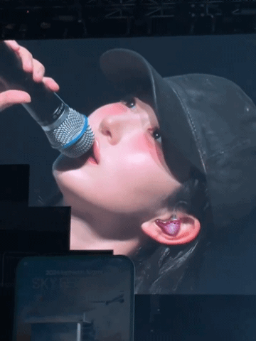 A moment captured by NMIXX's fan