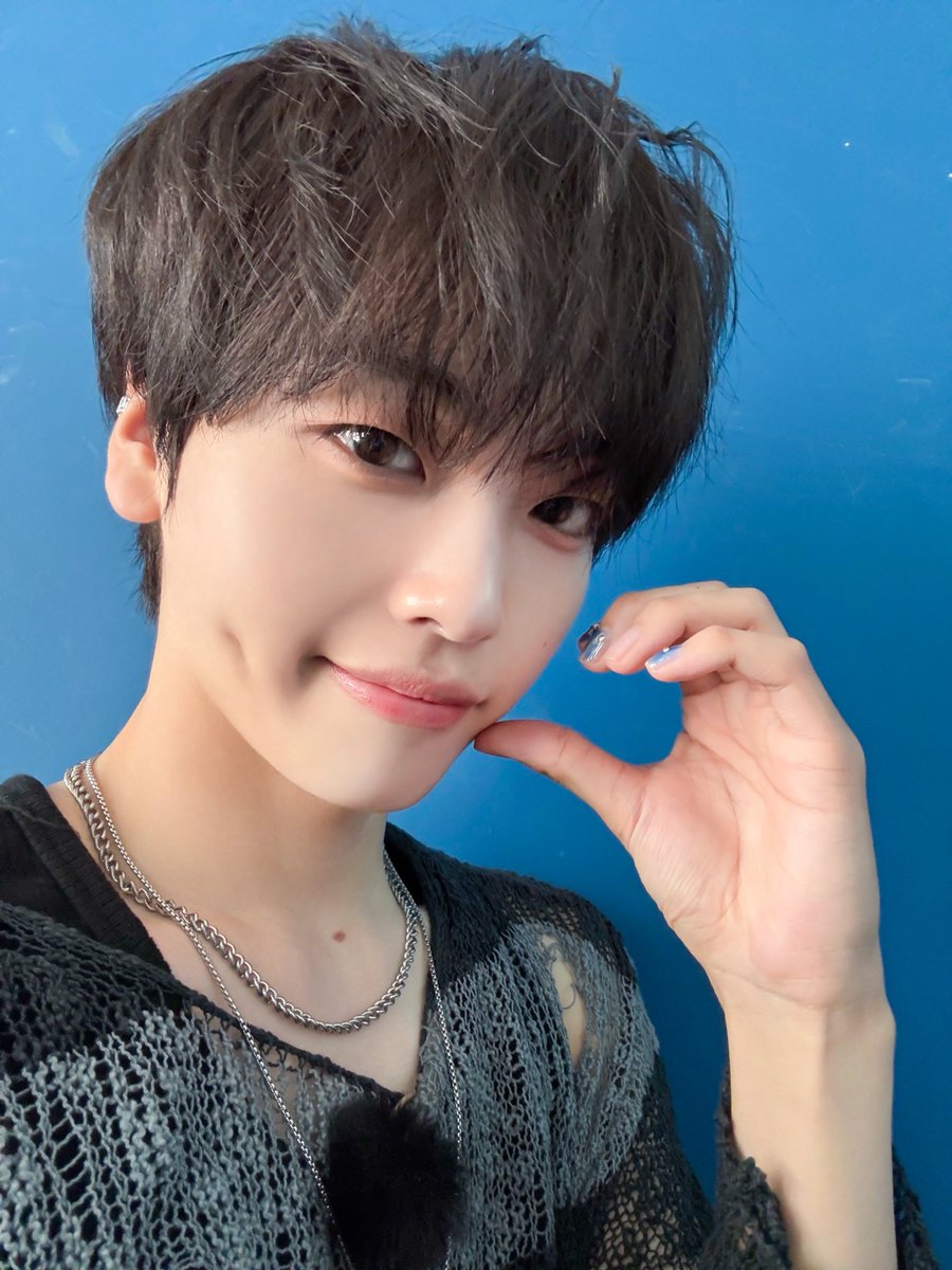 Recent activity shot of Hyeongjun (CRAVITY)