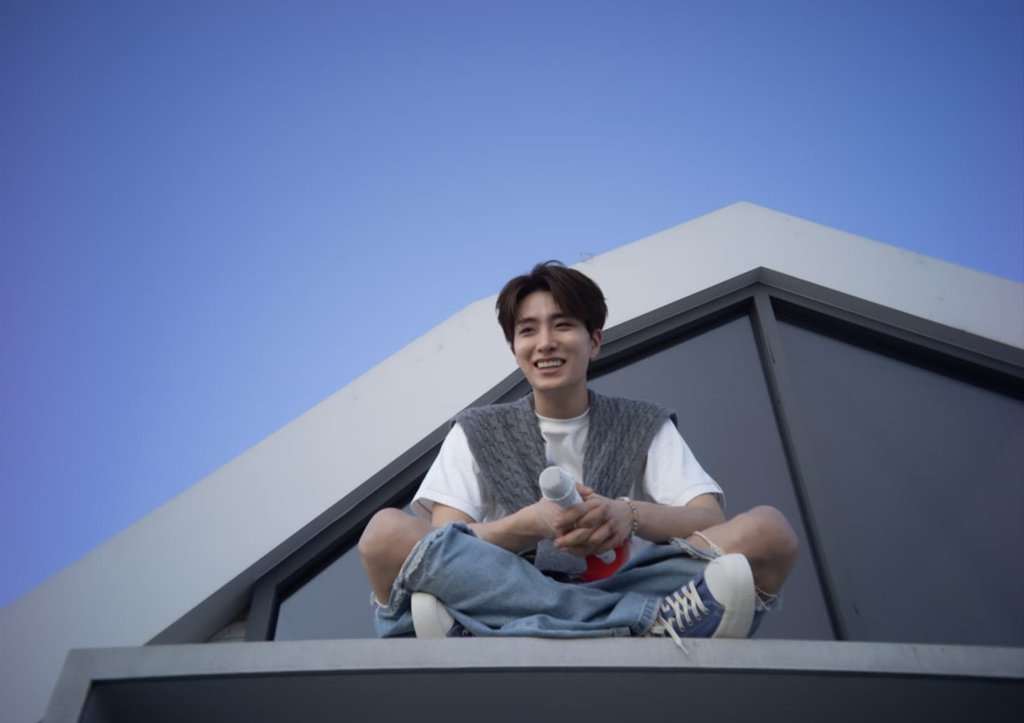 Behind-the-scenes cut of Youngjae (GOT7)