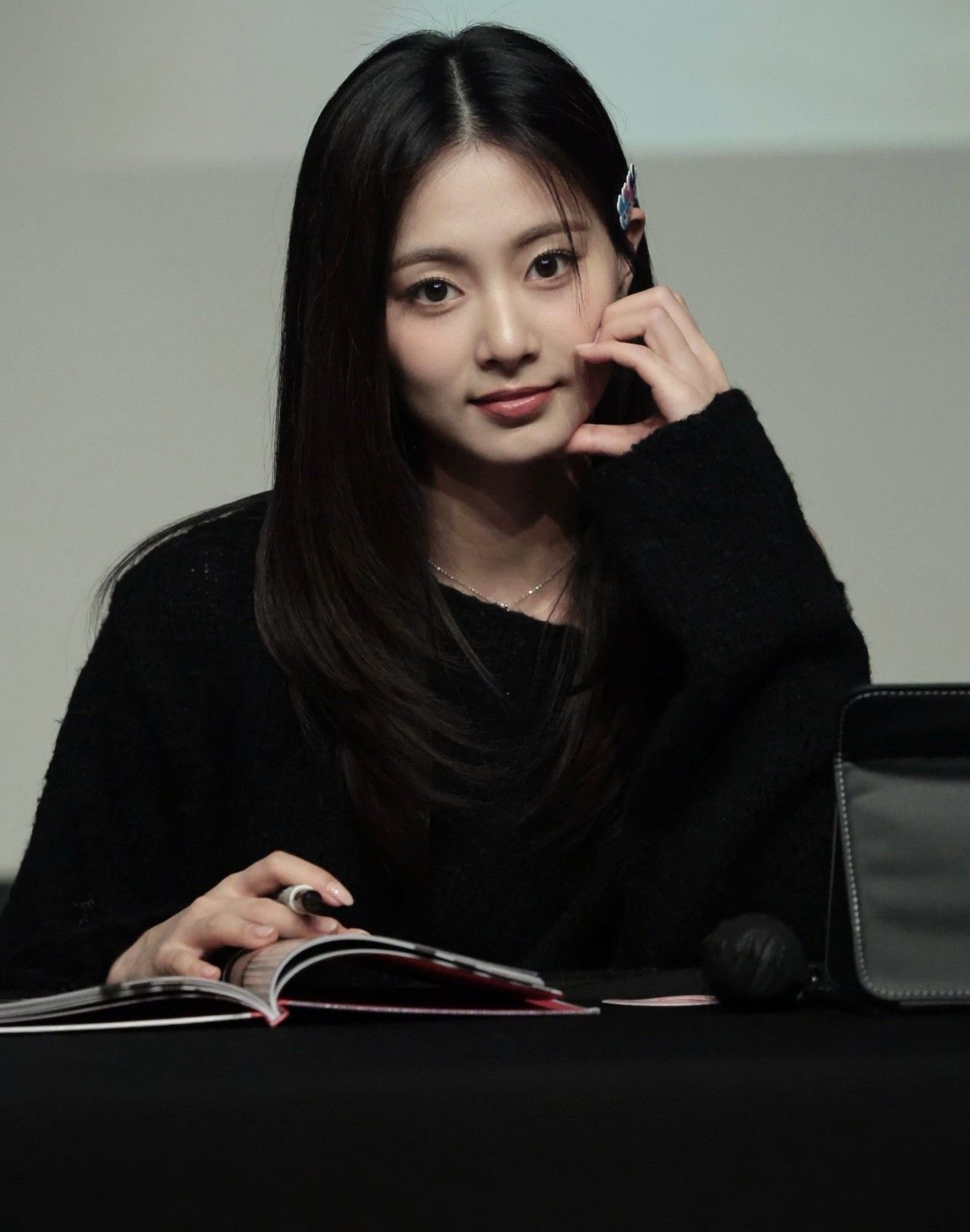A moment captured by Tzuyu (TWICE)'s fan