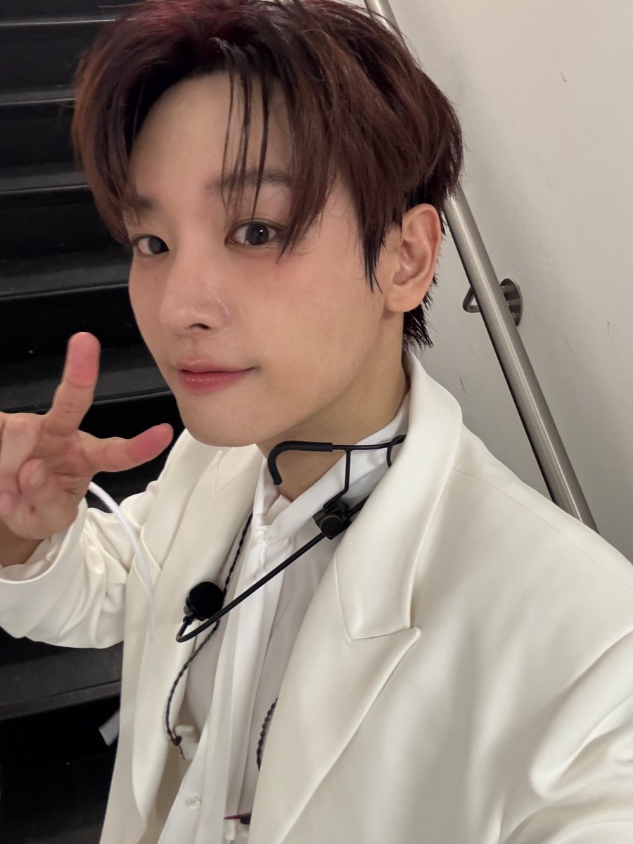 Behind-the-scenes cut of SF9