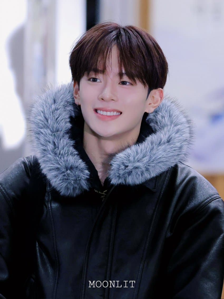 Recent activity shot of Kangmin (VERIVERY)