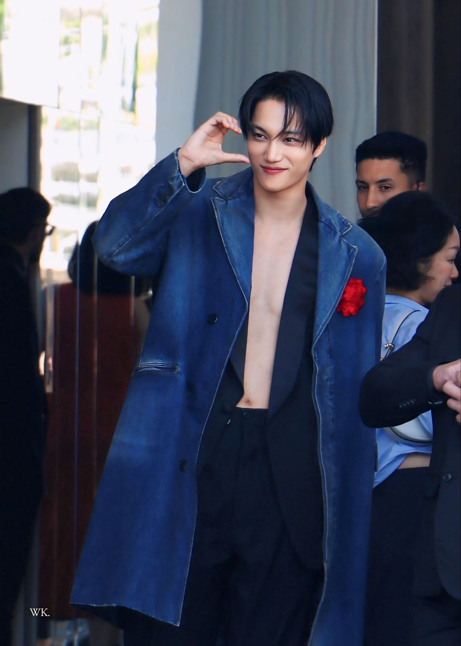 Behind-the-scenes cut of EXO