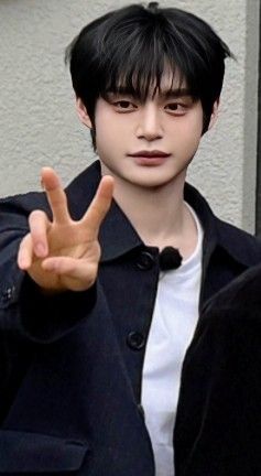 Latest photo of Kim Jiwoong (ZEROBASEONE)