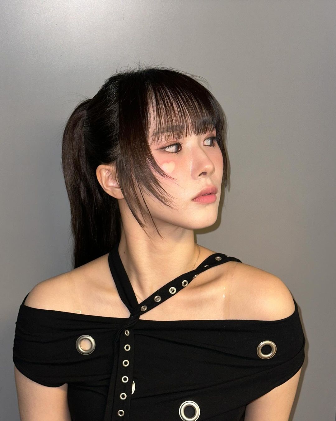 A moment captured by Mia's fan