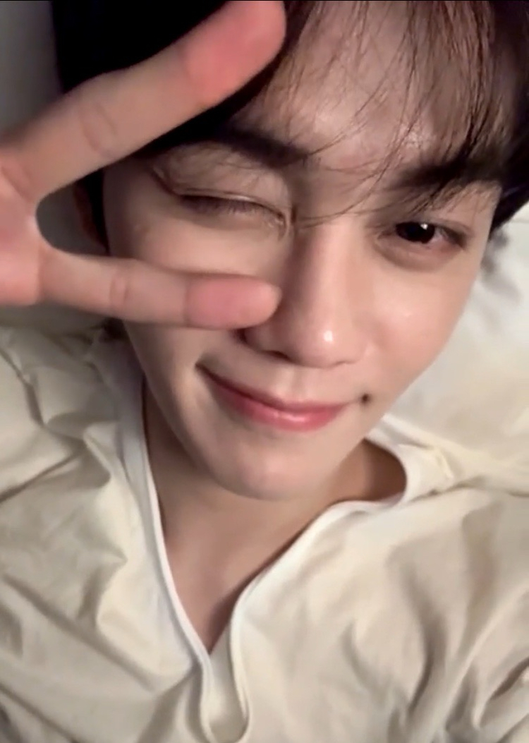 Behind-the-scenes cut of Kim Gyuvin (ZEROBASEONE)