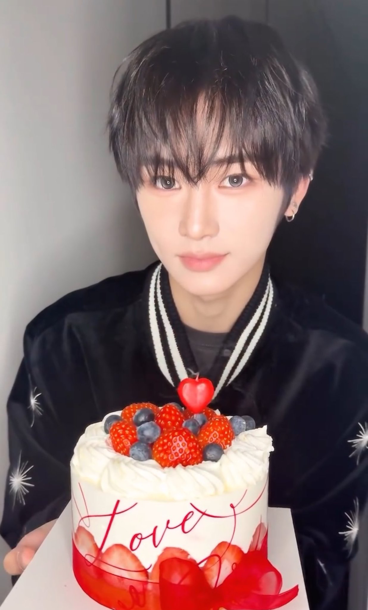 Fan-made special wallpaper for Zhou Anxin (ALPHA DRIVE ONE)