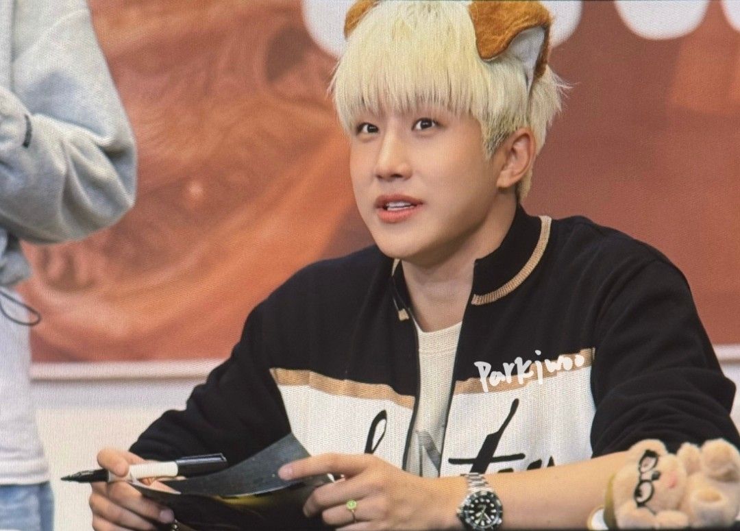 Latest photo of Jinjin (ASTRO)