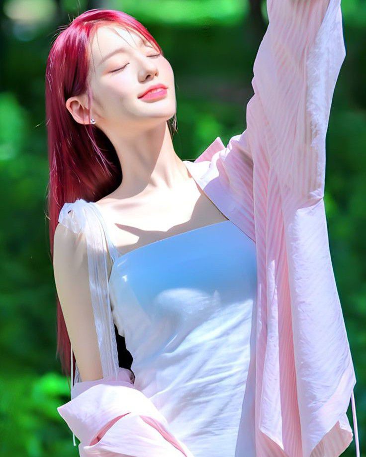 A moment captured by SECRET NUMBER's fan