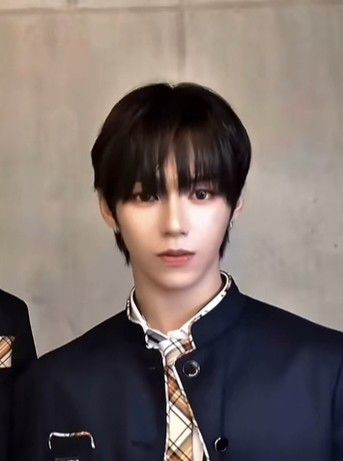 A moment captured by JL (AHOF)'s fan