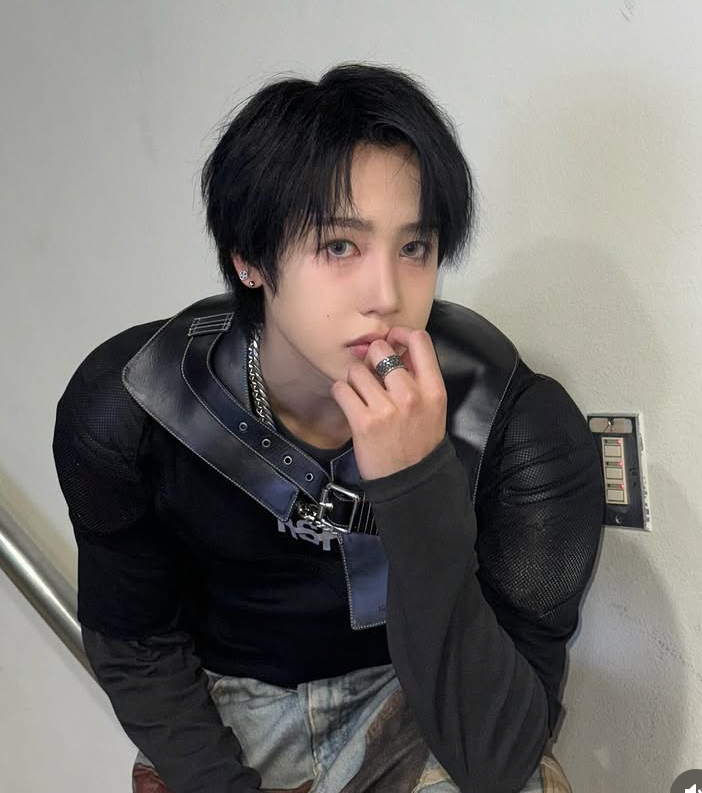 Behind-the-scenes cut of Hunter (Xikers)