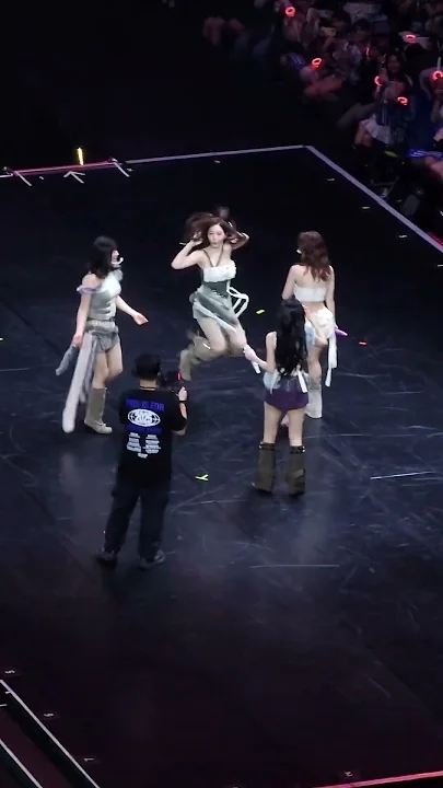 Foto terbaru Momo (TWICE)