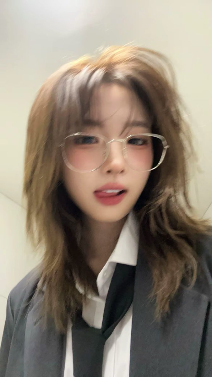 Fandom-recommended wallpaper image of tripleS