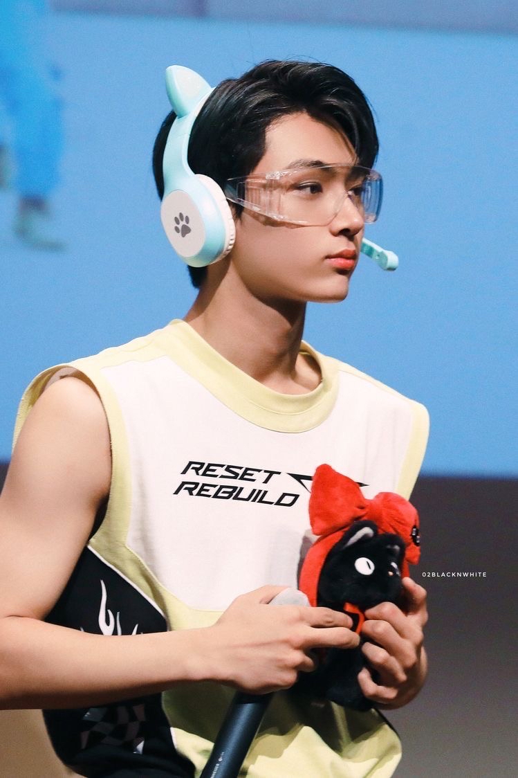 Foto terbaru Jay (ENHYPEN)