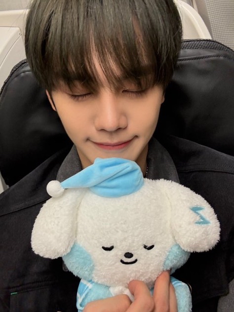 Latest photo of Kim Gyuvin (ZEROBASEONE)