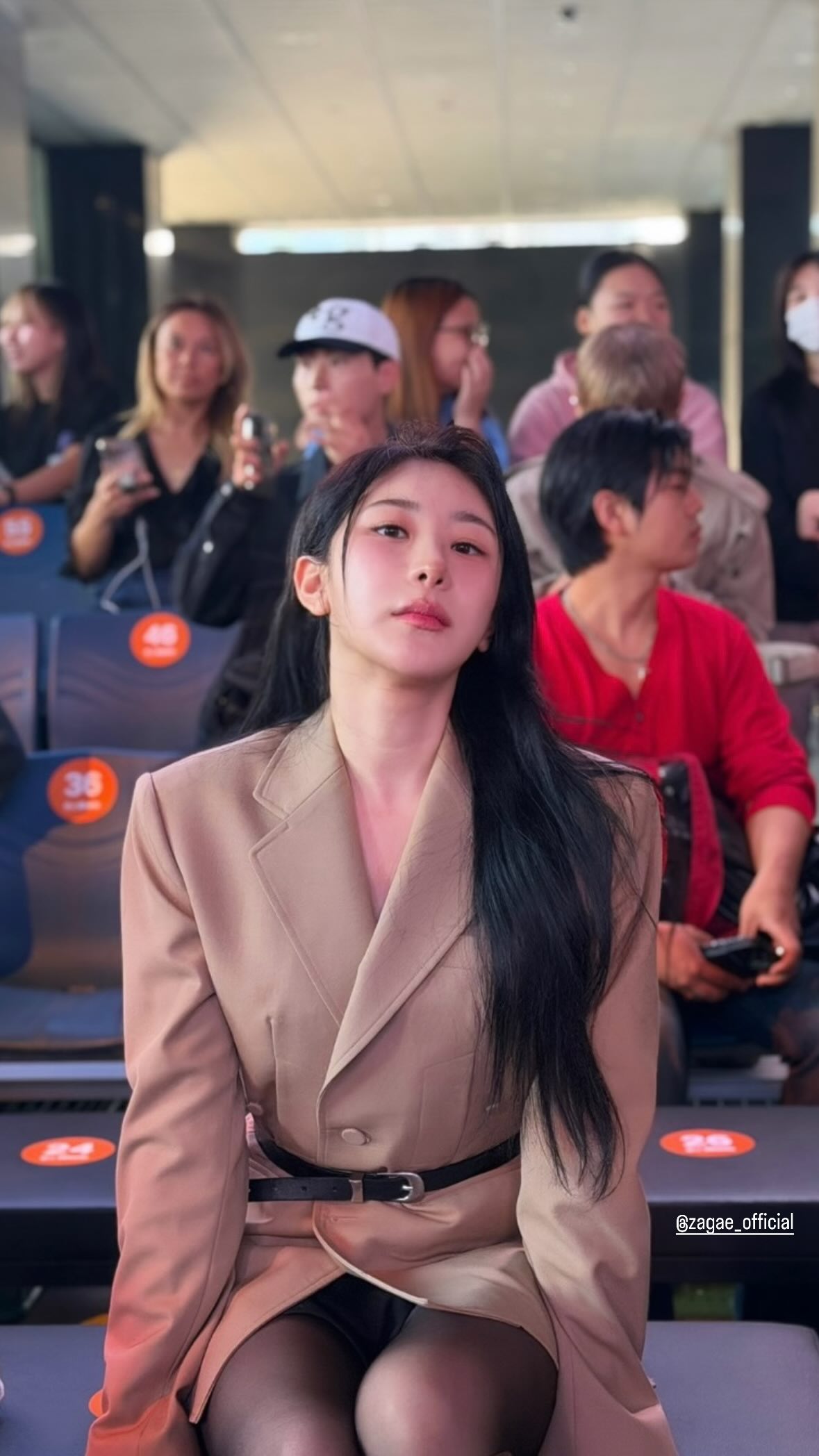 Today's most popular wallpaper in the Lee Chaeyeon community