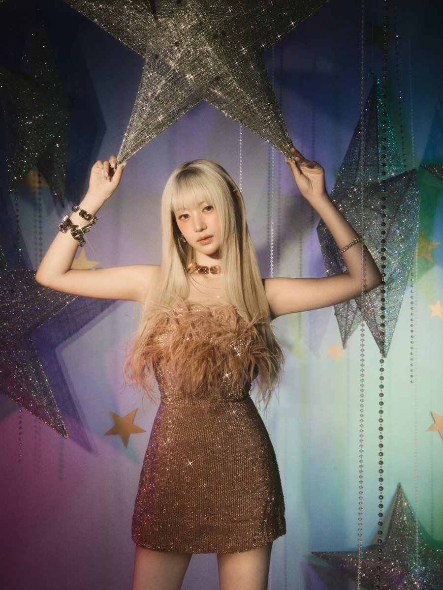 A moment captured by FIFTY FIFTY's fan