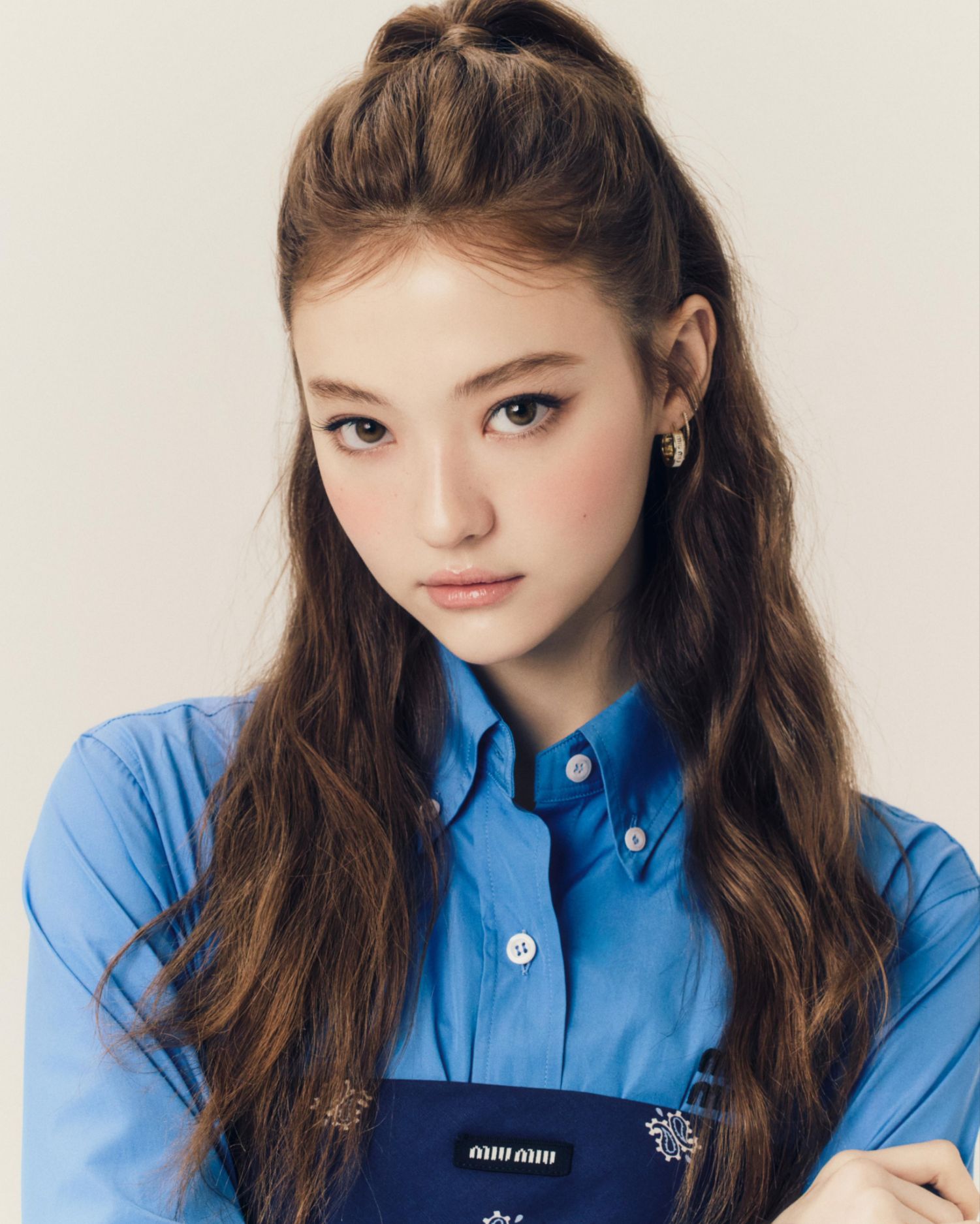 Behind-the-scenes cut of Ella (MEOVV)