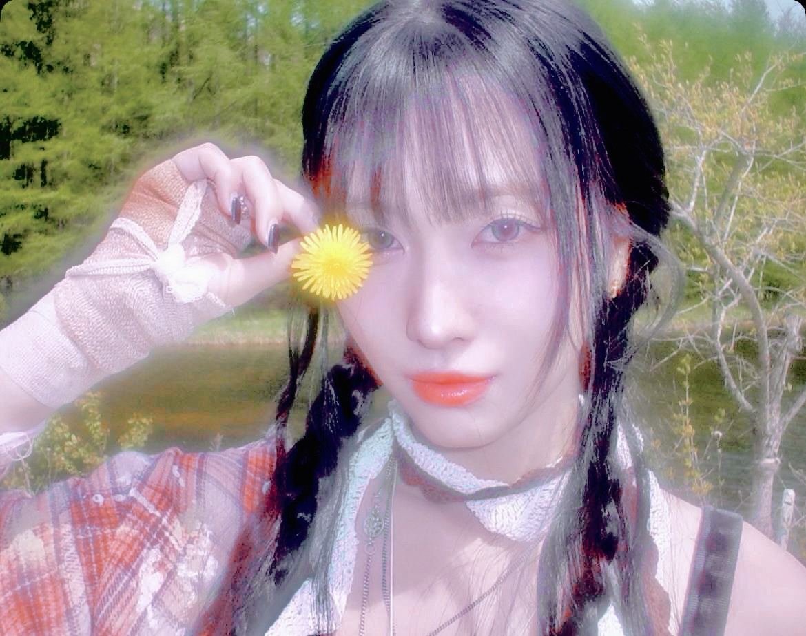 Foto terbaru Momo (TWICE)