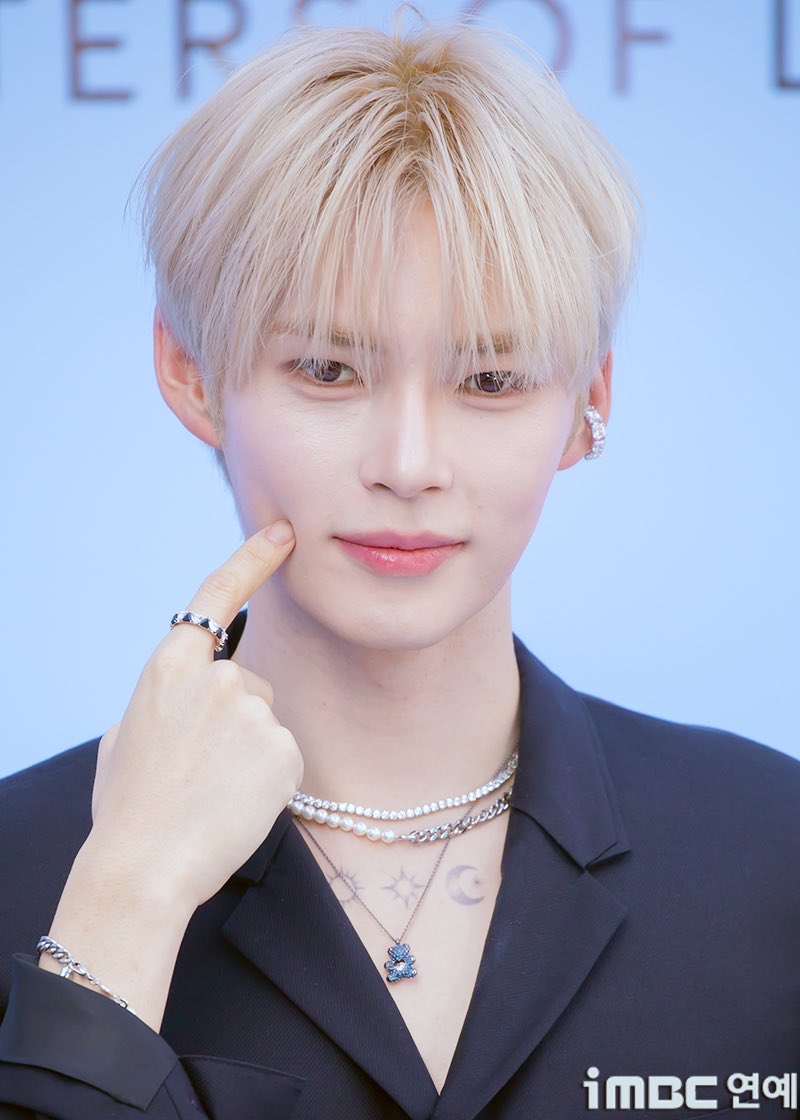 Latest photo of Sung Hanbin (ZEROBASEONE)