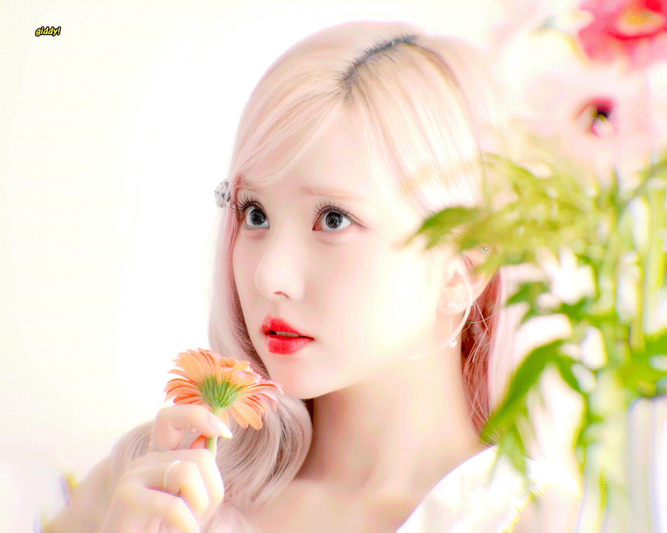 A moment captured by Eunha (GFRIEND, VIVIZ)'s fan
