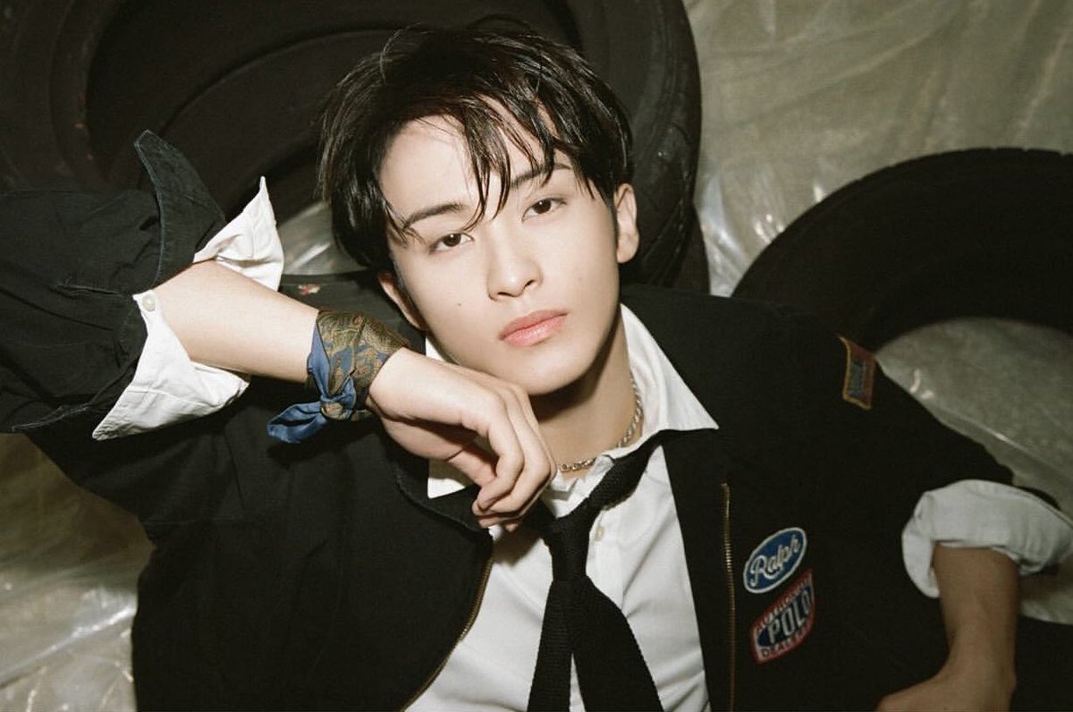 Behind-the-scenes cut of Mark (NCT 127, NCT DREAM)