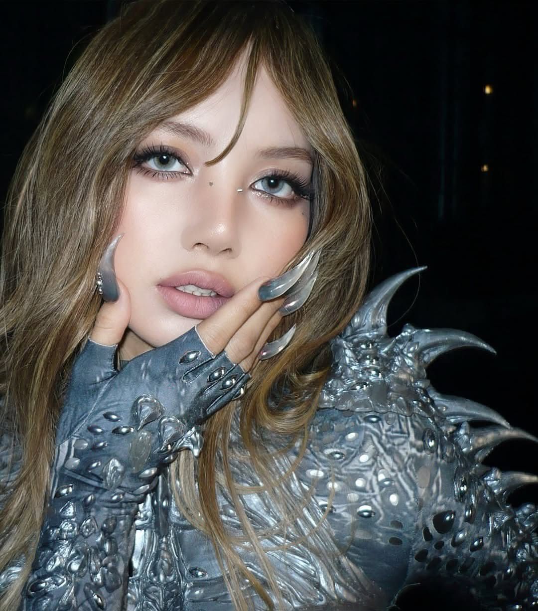 Behind-the-scenes cut of Lisa (BLACKPINK)
