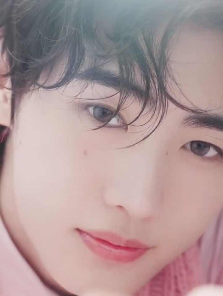 A moment captured by Sunghoon (ENHYPEN)'s fan