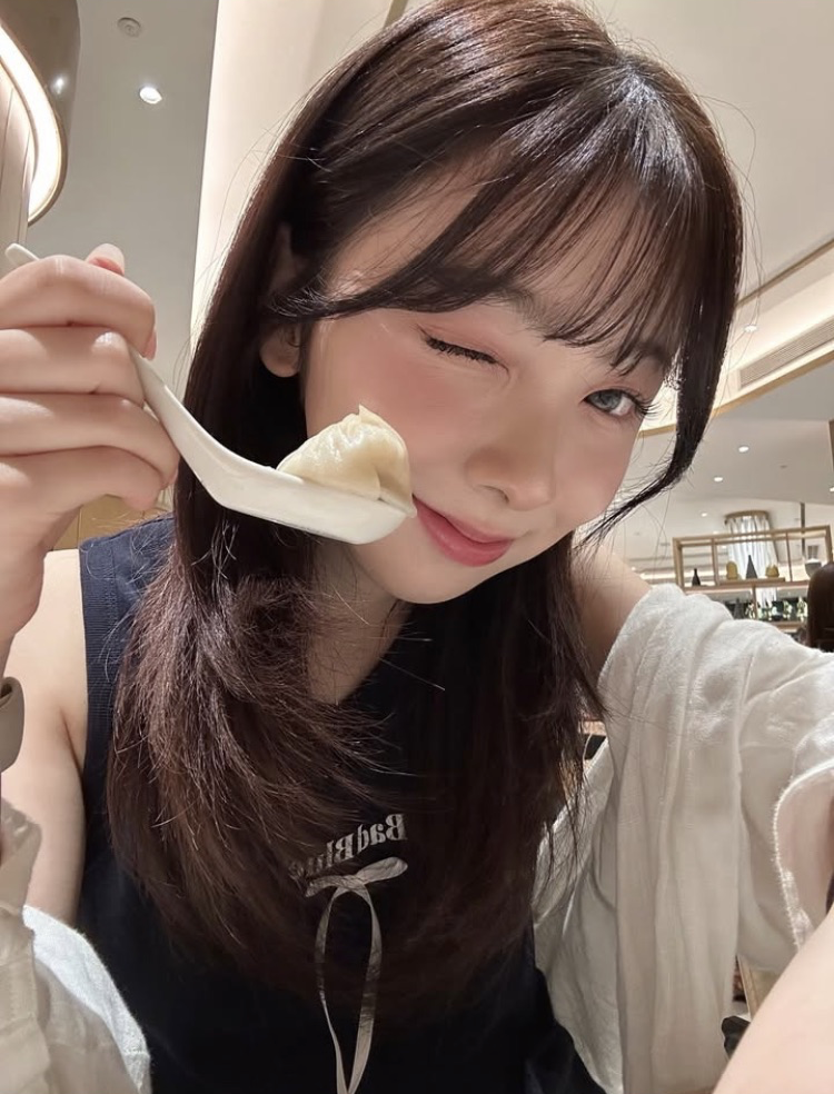 Latest photo of Miihi (NiziU)