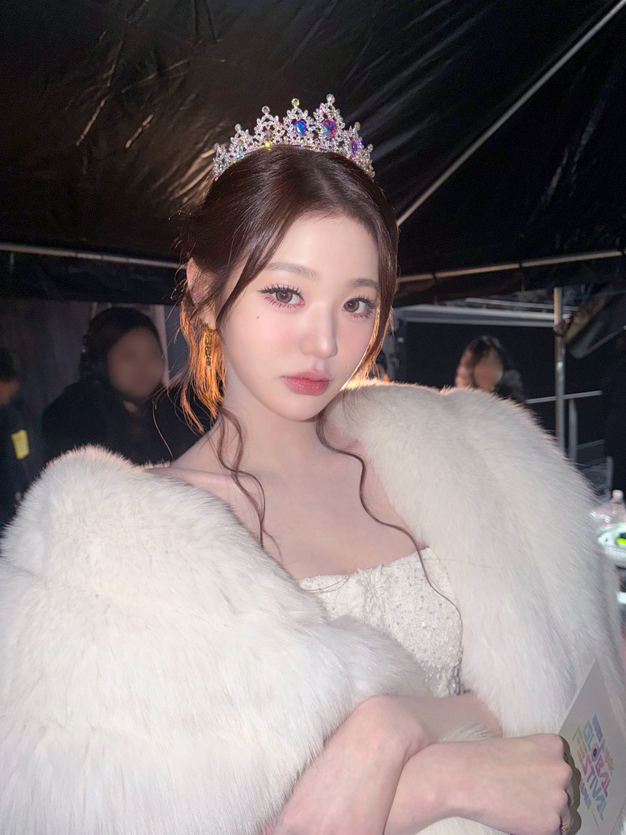 A moment captured by IVE's fan