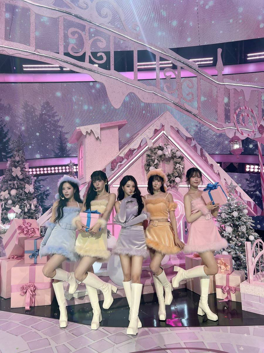 A moment captured by fromis (9)'s fan