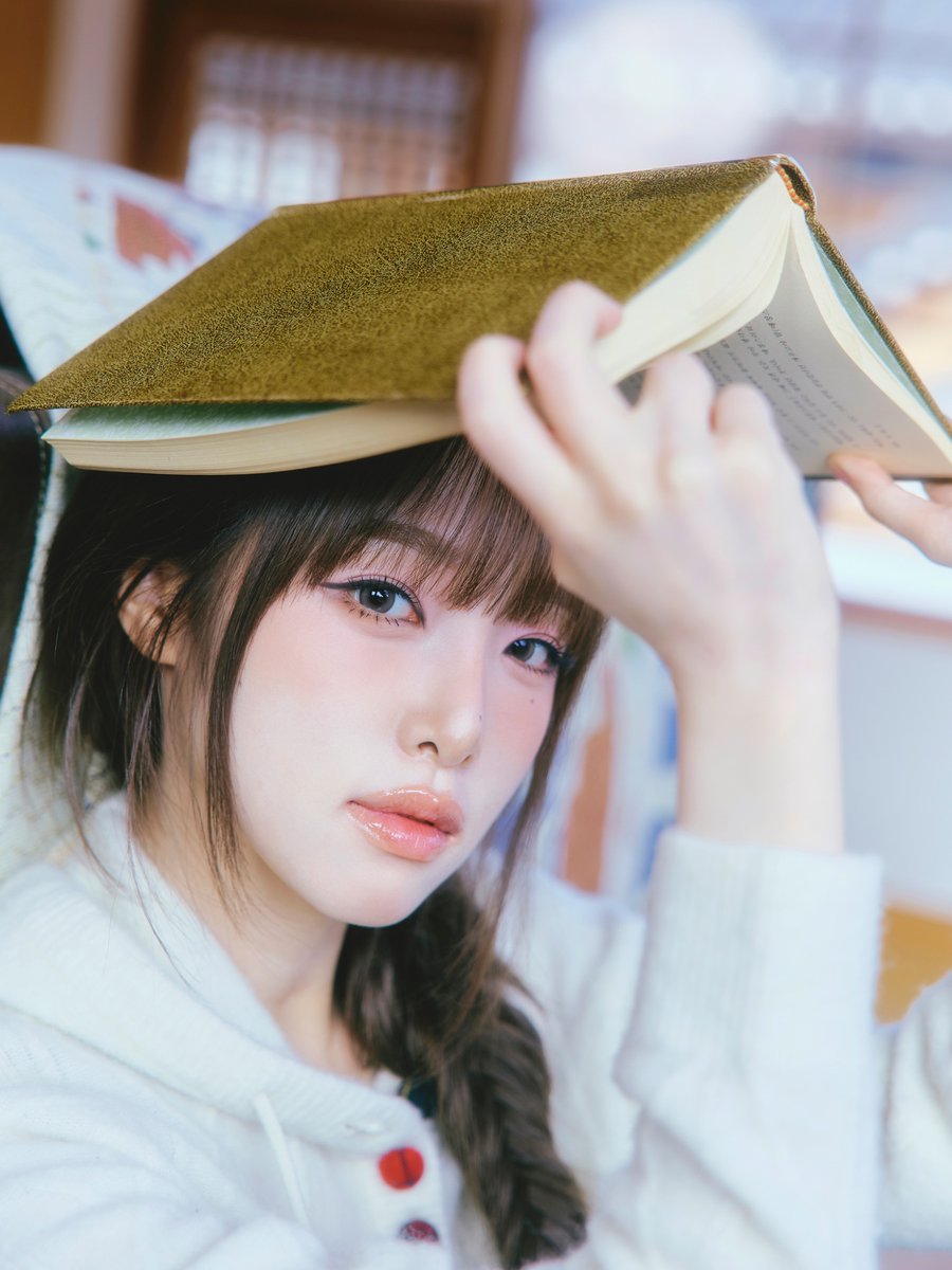 Behind-the-scenes cut of Choi Yena