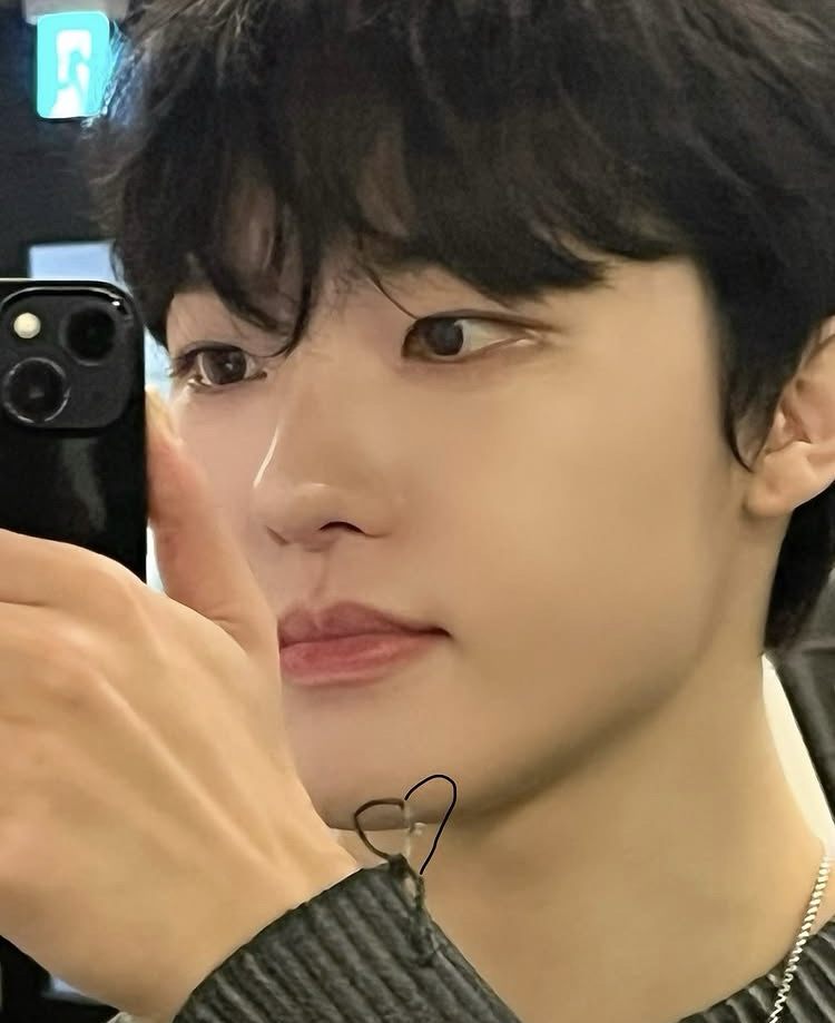 Behind-the-scenes cut of Junghoon (Xikers)