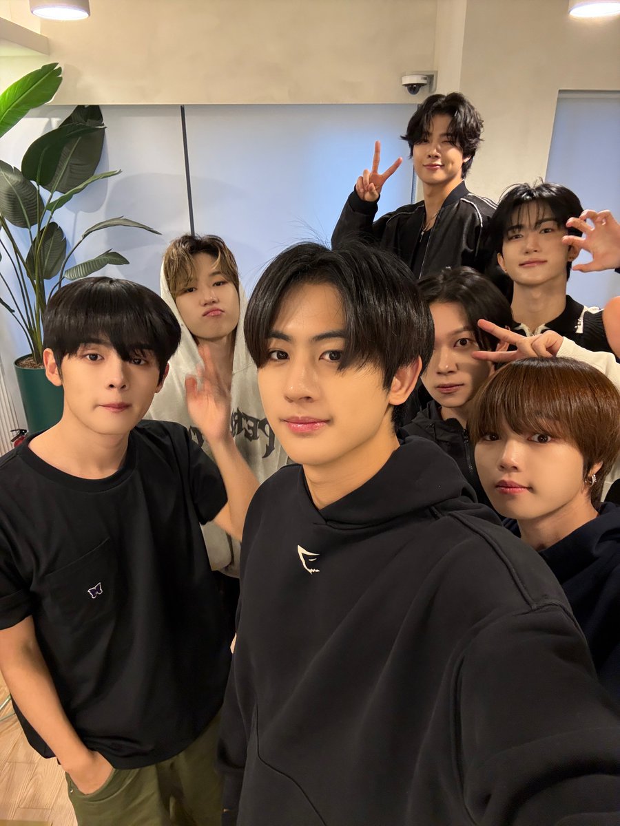 Behind-the-scenes cut of YOUNITE