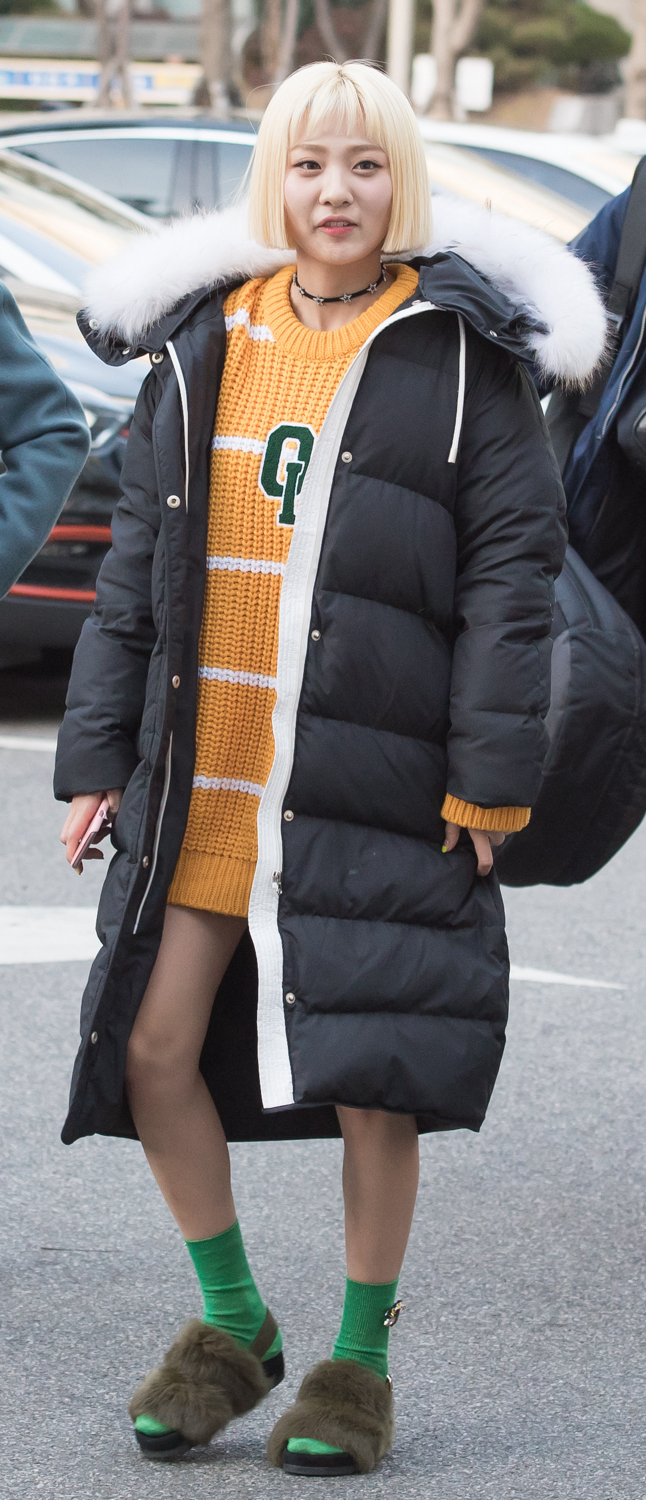 Behind-the-scenes cut of Ahn Jiyoung (Bolbbalgan4)