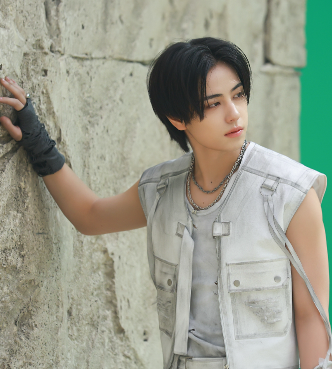 Behind-the-scenes cut of Taki (&TEAM)