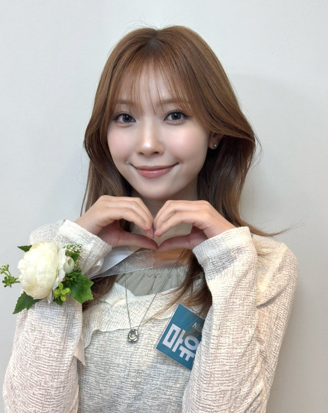 Latest photo of Mayuka (NiziU)