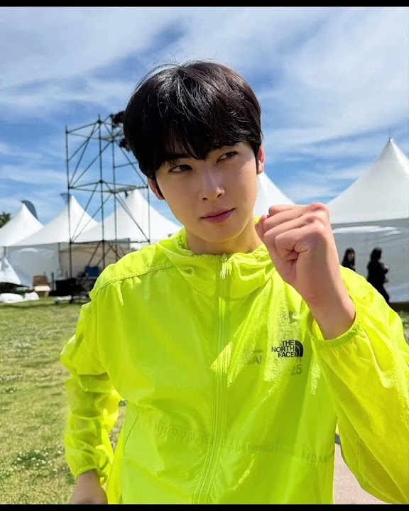 Behind-the-scenes cut of Sanha (ASTRO)