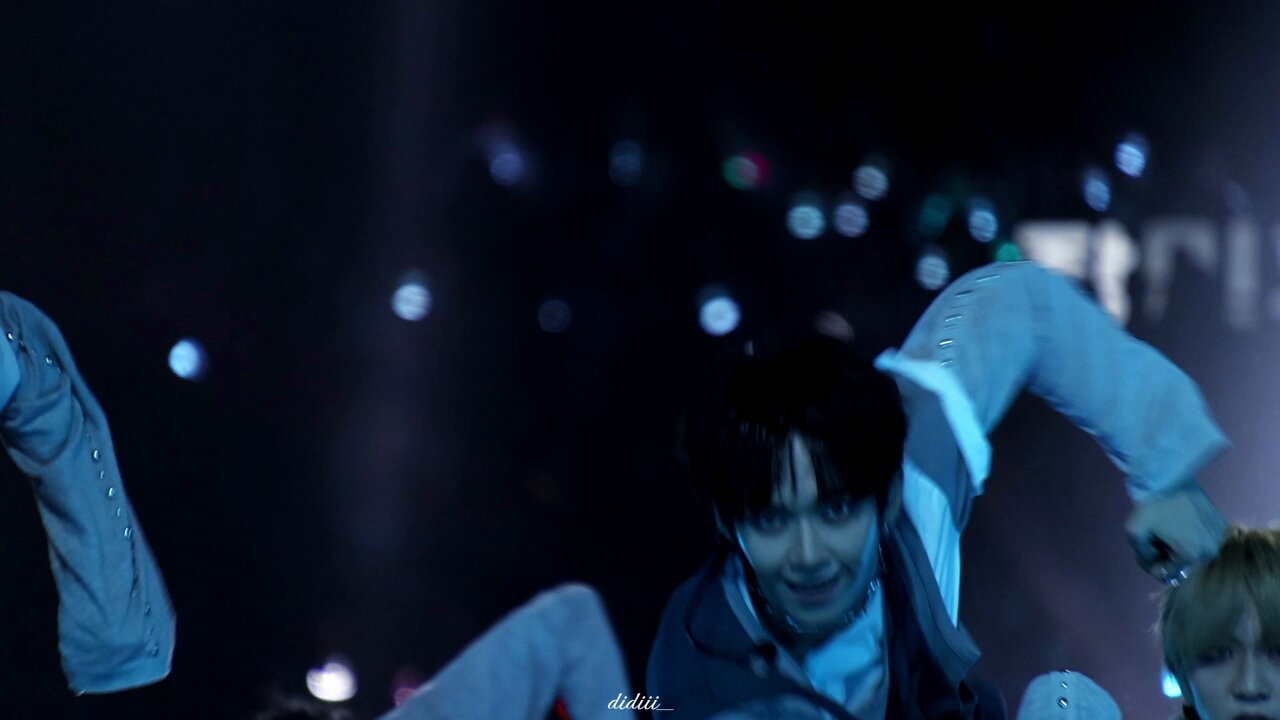 Behind-the-scenes cut of JL (AHOF)