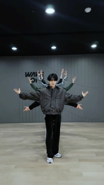 韩维辰 (ZEROBASEONE)的最新活动照片