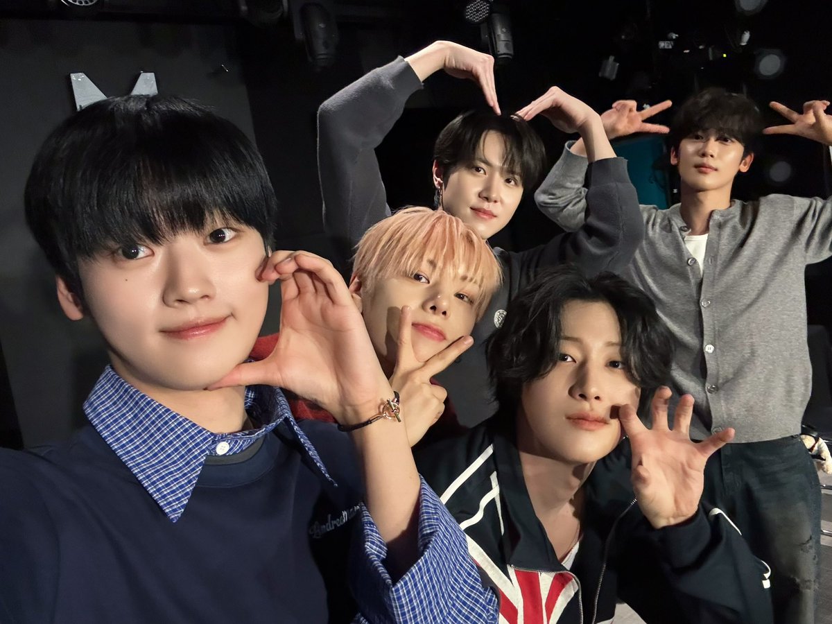 Momen yang diabadikan oleh penggemar WEi