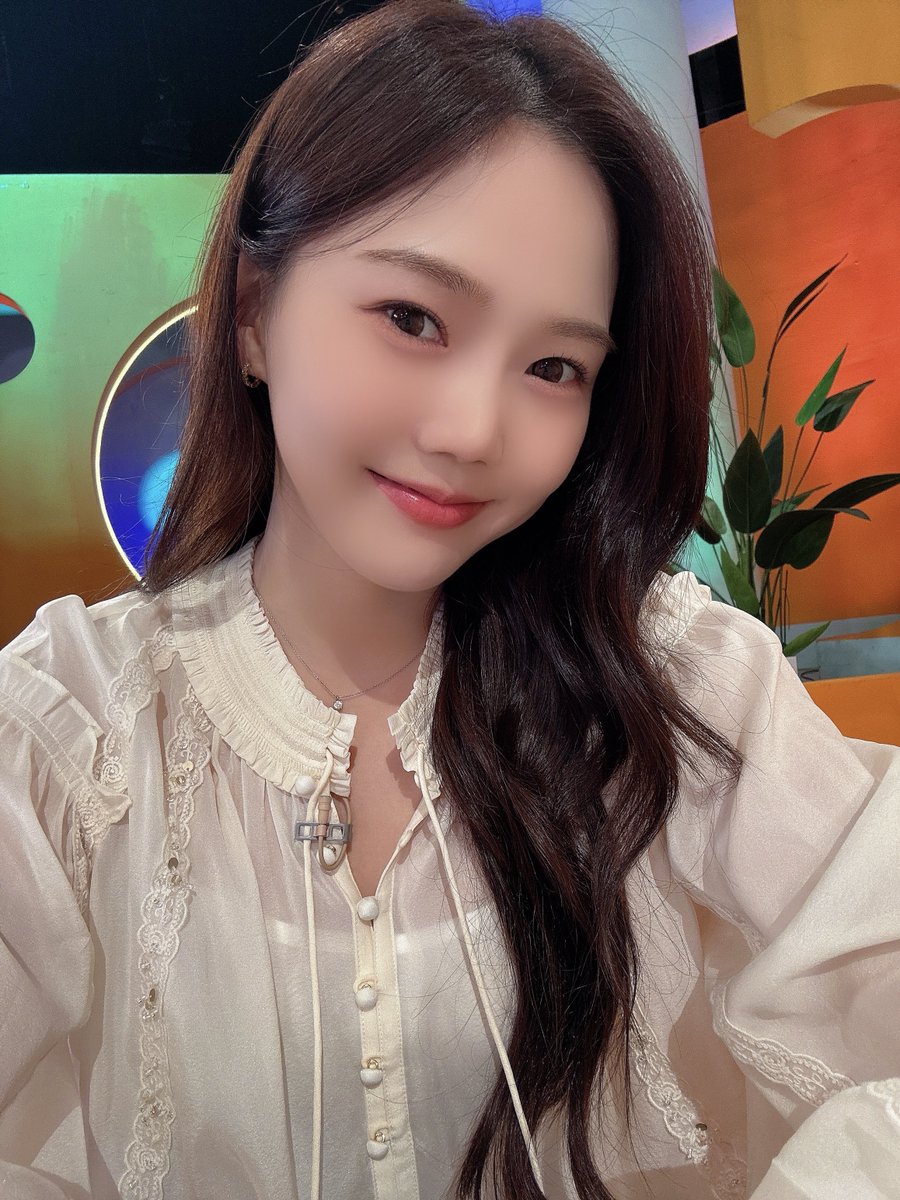 OH MY GIRLの舞台裏ショット