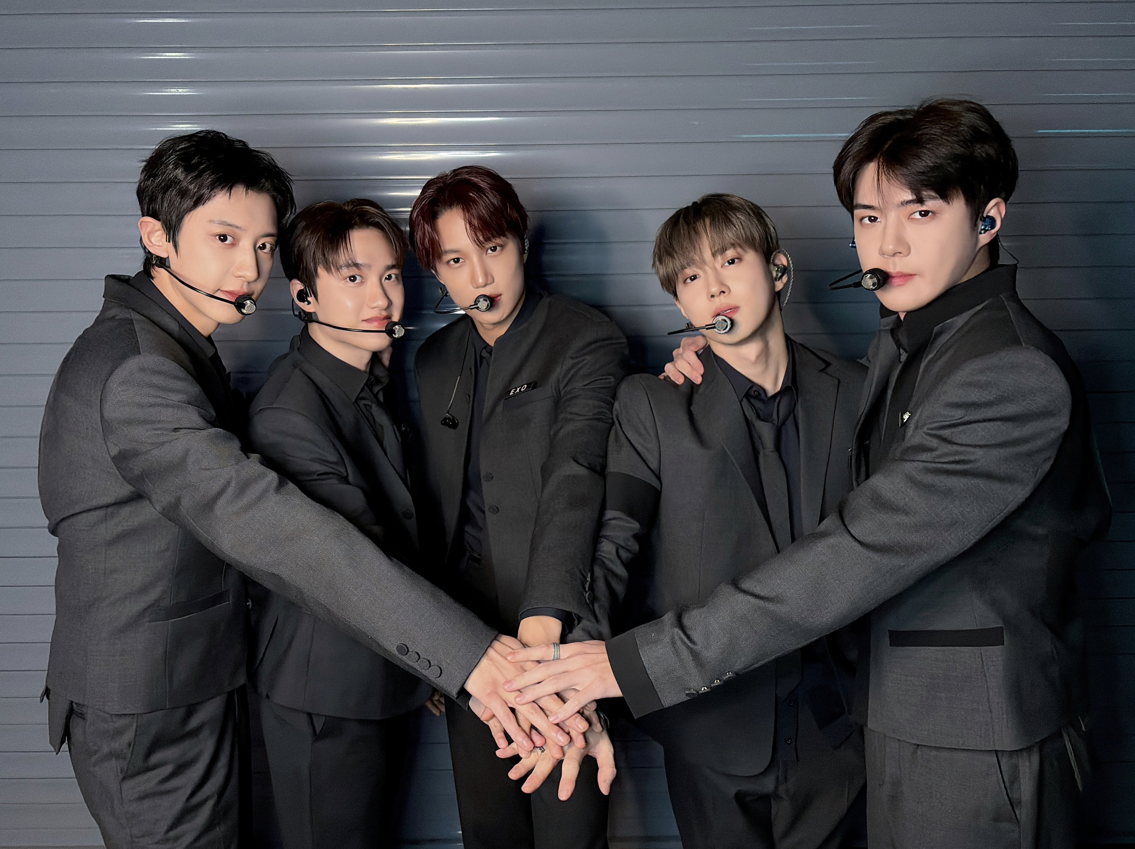 Behind-the-scenes cut of EXO