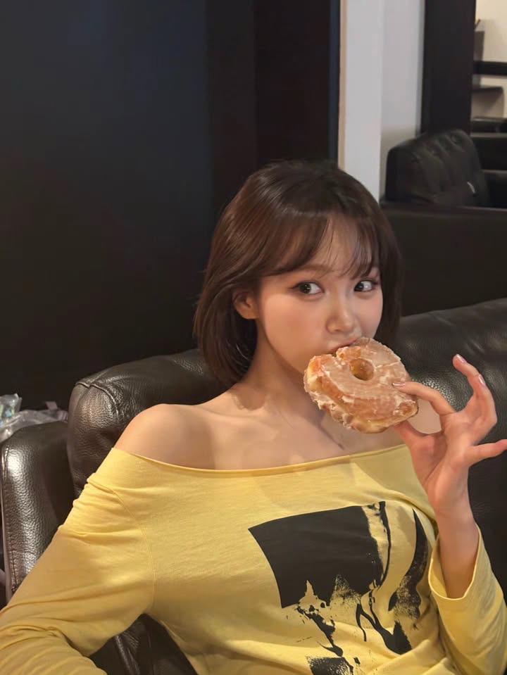 Latest photo of Kim Chaewon (LE SSERAFIM)