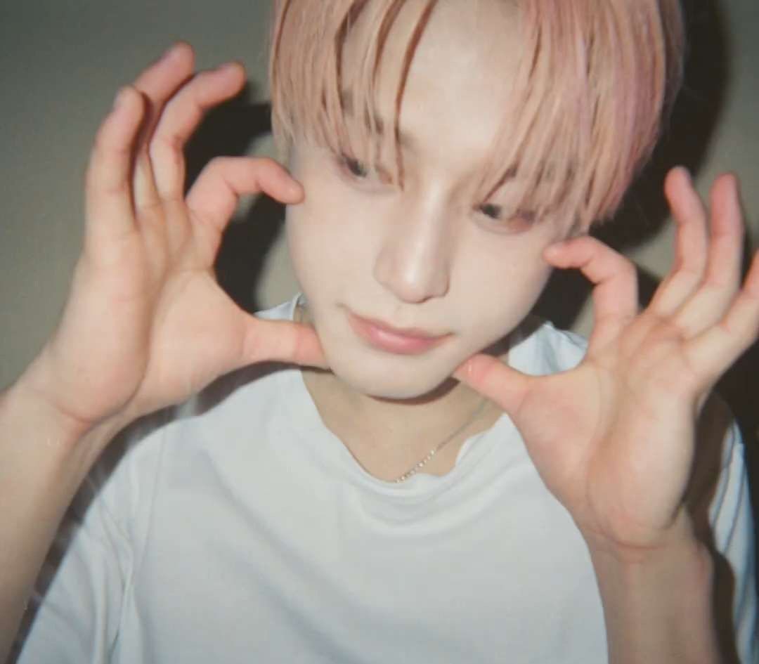 Latest photo of Kim Jiwoong (ZEROBASEONE)